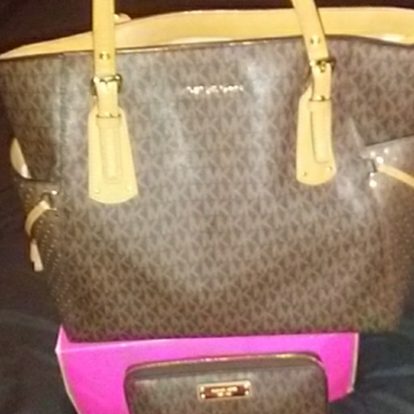 Micheal Kors Purse and wallet - Picture 1 of 6
